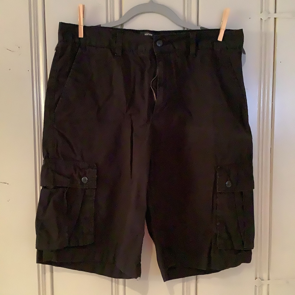 Men’s cargo shorts by Alfani